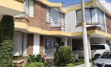 EN VENTA HERMOSA CASA EN SANTA INES.