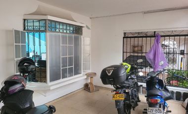 VENDO CASA INSTITUCIONAL EN VILLAVICENCIO BARRIO VILLA MARIA FRENTE AL C.C PRIMAVERA URBANA