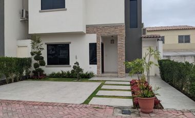 Traversoylindao tu Inmobiliaria en Guayaquil Alquila Excelente Casa Semiamoblada en la Urbanización Costalmar: Sala Comedor.  Cocina. 3 Habitaciones.