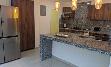 Traversoylindao tu Inmobiliaria en Guayaquil Alquila Excelente Casa Semiamoblada en la Urbanización Costalmar: Sala Comedor.  Cocina. 3 Habitaciones.