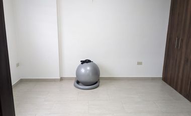 Traversoylindao tu Inmobiliaria en Guayaquil Alquila Excelente Casa Semiamoblada en la Urbanización Costalmar: Sala Comedor.  Cocina. 3 Habitaciones.