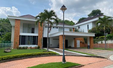 VENTA CASA FLORIDABLANCA CONJUNTO CALATRAVA 5 HAB