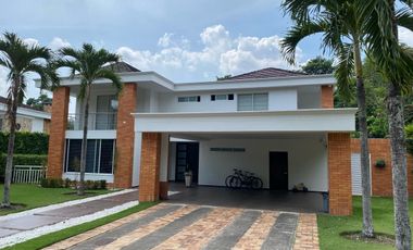 VENTA CASA FLORIDABLANCA CONJUNTO CALATRAVA 5 HAB