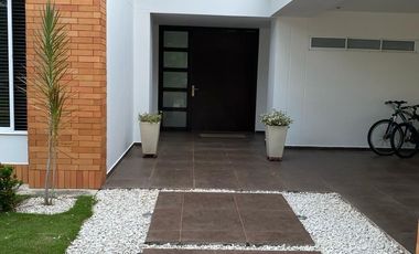 VENTA CASA FLORIDABLANCA CONJUNTO CALATRAVA 5 HAB