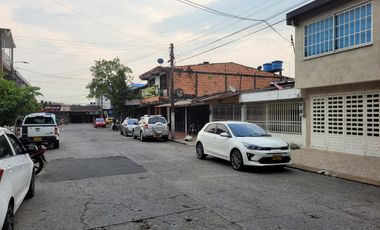 VENDO CASA EN VILLAVICENCIO BARRIO EL ESTERO A UNA CUADRA DE LA AV LOS MARACOS