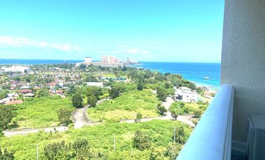 Resale Spacious Two Bedrooms Beach Condo (96 sqm) in La MIrada Vistamar Beach Resort