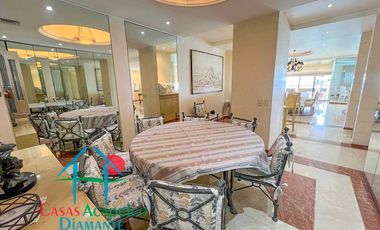 Hermoso departamento de lujo con terraza, jacuzzi y vista panorámica a la bahía de Acapulco