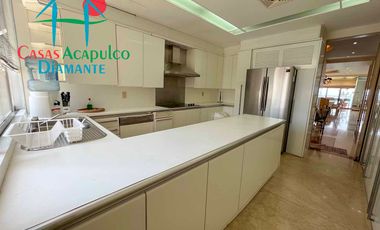 Hermoso departamento de lujo con terraza, jacuzzi y vista panorámica a la bahía de Acapulco