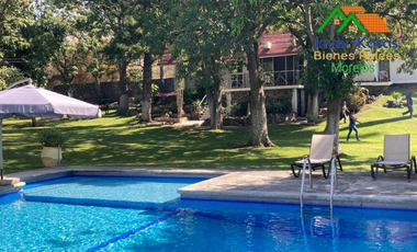 Increíble Casa De Oportunidad Con Extenso Jardín, Alberca, Privada En Venta Centro De Oaxtepec