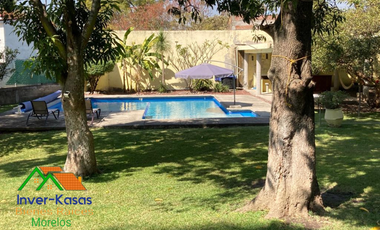 Increíble Casa De Oportunidad Con Extenso Jardín, Alberca, Privada En Venta Centro De Oaxtepec