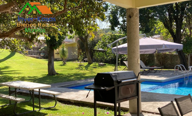 Increíble Casa De Oportunidad Con Extenso Jardín, Alberca, Privada En Venta Centro De Oaxtepec
