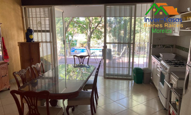 Increíble Casa De Oportunidad Con Extenso Jardín, Alberca, Privada En Venta Centro De Oaxtepec
