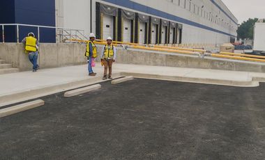 NAVE LOGÍSTICA TILT UP 5,800 M2 ANDENES 4 RAMPA VIGILANCIA 24/7 CCTV