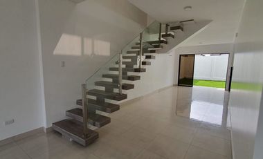 CASA EN VENTA, ISLA CELESTE ESTRENO  OPORTUNIDAD