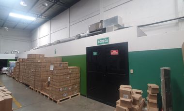 Alquilo bodega en la avenida Juan Tanca Marengo - complejo cerrado