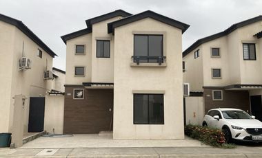 Vendo CASA POCO USO , Urb. LOS PRADOS Vía Salitre
