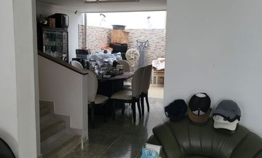VENDO CASA DE 2 NIVELES EN VILLAVICENCIO EN CONJUNTO DE 8 CASAS BARRIO PANORAMA CERCA AL COMANDO DE POLICIA