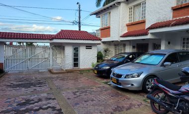 VENDO CASA DE 2 NIVELES EN VILLAVICENCIO EN CONJUNTO DE 8 CASAS BARRIO PANORAMA CERCA AL COMANDO DE POLICIA