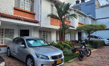 VENDO CASA DE 2 NIVELES EN VILLAVICENCIO EN CONJUNTO DE 8 CASAS BARRIO PANORAMA CERCA AL COMANDO DE POLICIA