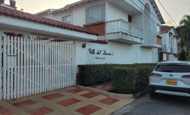 VENDO CASA DE 2 NIVELES EN VILLAVICENCIO EN CONJUNTO DE 8 CASAS BARRIO PANORAMA CERCA AL COMANDO DE POLICIA