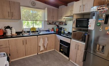 EXCELENTE CASA REMODELADA 4D/2B EN GRAN SITIO DE 3 MIL MTS2