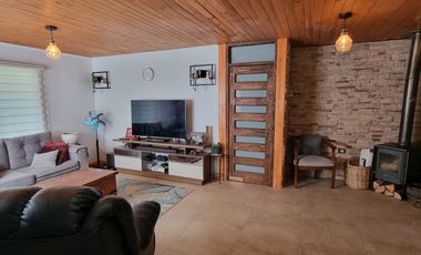 EXCELENTE CASA REMODELADA 4D/2B EN GRAN SITIO DE 3 MIL MTS2
