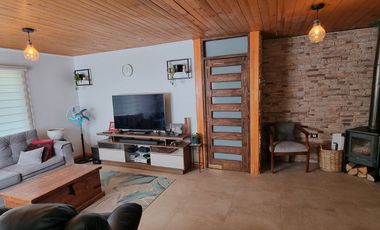 EXCELENTE CASA REMODELADA 4D/2B EN GRAN SITIO DE 3 MIL MTS2