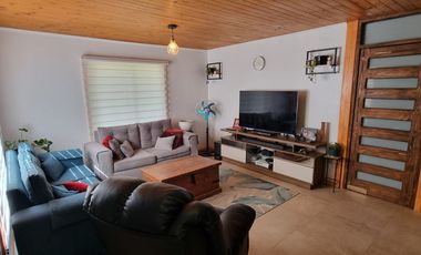 EXCELENTE CASA REMODELADA 4D/2B EN GRAN SITIO DE 3 MIL MTS2