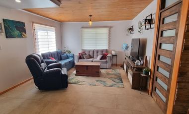 EXCELENTE CASA REMODELADA 4D/2B EN GRAN SITIO DE 3 MIL MTS2
