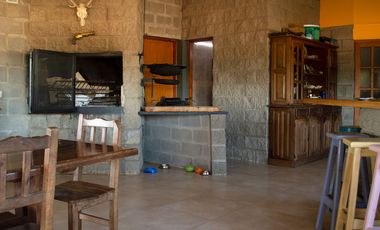 DESTACADA CASA EN DINA HUAPI
