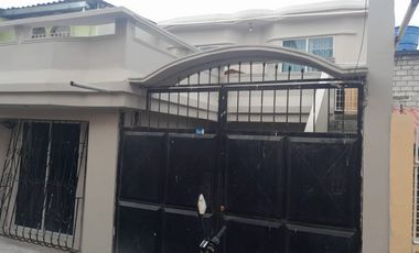 ¡VENDO CASA EN URBANIZACIÓN LA TOLITA 1, ESMERALDAS!