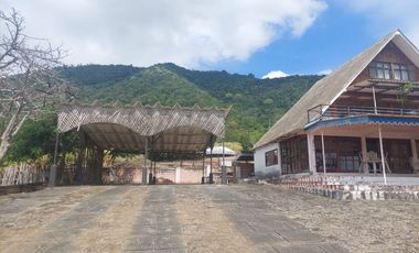 Casa con terreno de venta montecristi zona norte