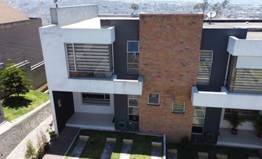 VENTA CASA LINDA SECTOR CARCELEN EXCEPCIONAL VISTA, COMODIDAD Y SEGURIDAD