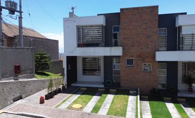 VENTA CASA LINDA SECTOR CARCELEN EXCEPCIONAL VISTA, COMODIDAD Y SEGURIDAD
