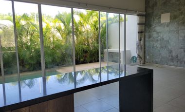 CASA EN VENTA EN CANCÚN, QUINTANA ROO, RESIDENCIAL ARBOLADA CON ALBERCA PROPIA, OPORTUNIDAD!!!