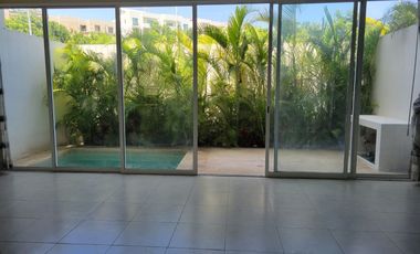 CASA EN VENTA EN CANCÚN, QUINTANA ROO, RESIDENCIAL ARBOLADA CON ALBERCA PROPIA, OPORTUNIDAD!!!