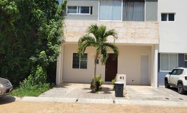 CASA EN VENTA EN CANCÚN, QUINTANA ROO, RESIDENCIAL ARBOLADA CON ALBERCA PROPIA, OPORTUNIDAD!!!