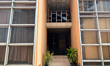 Edificio de 4 departamentos ubicado en Av. San Jorge Nueva Kennedy