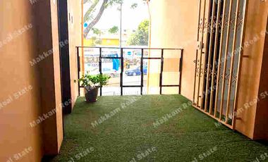 Edificio con 4 departamentos ubicado en Av. San Jorge, Nueva Kennedy.  av principal de mucho tránsito vehicular y de personas. ideal para inversionistas que desean alquilar o invertir en centro médico, clínicas, mueblería, tiendas departamentales. oficinas múltiples.