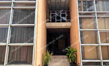 Edificio con 4 departamentos ubicado en Av. San Jorge, Nueva Kennedy.  av principal de mucho tránsito vehicular y de personas. ideal para inversionistas que desean alquilar o invertir en centro médico, clínicas, mueblería, tiendas departamentales. oficinas múltiples.