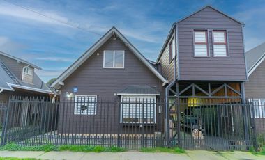 Se vende amplia casa de 150 m² se encuentra en el barrio de Collico