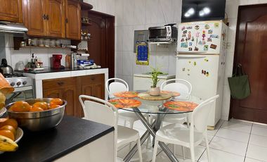 VENTA CASA - SALAMANCA  FRENTE A PARQUE