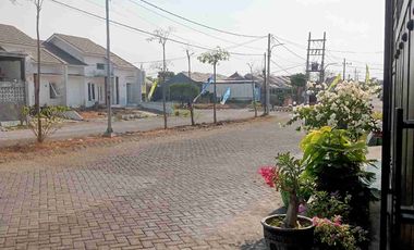 Dijual rumah baru renovasi siap huni di Sentraland Driyorejo