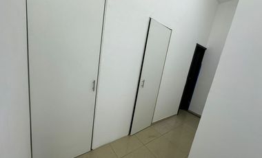Alquiler de Local Comercial en la Atarazana, 43 metros con divisiones.