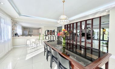 Luxurious 9 Bedroom Mansion with Pool in Maria Luisa Estate Park for Rent