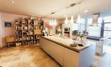 Venta de Casa con Terraza en El Fraccionamiento de Lomas de Las Águilas III