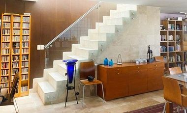 Venta de Casa con Terraza en El Fraccionamiento de Lomas de Las Águilas III
