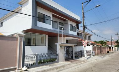 Vila vendo en La Urbanización La Puntilla