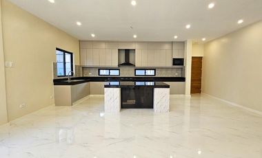 HIGH CEILING SINGLE DETACHED HOUSE AND LOT IN BF HOMES LAS PIÑAS CITY