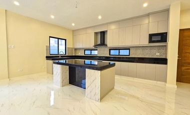 HIGH CEILING SINGLE DETACHED HOUSE AND LOT IN BF HOMES LAS PIÑAS CITY